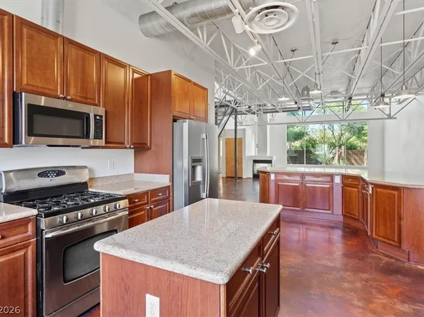 5603 Deer Creek Falls Ct, Spring Valley, NV 89118