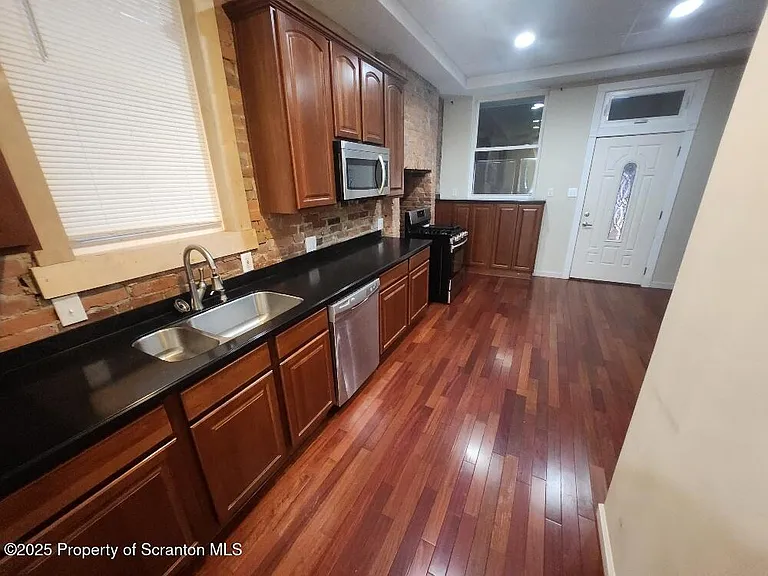 98 N Franklin St #1 — Photo 9