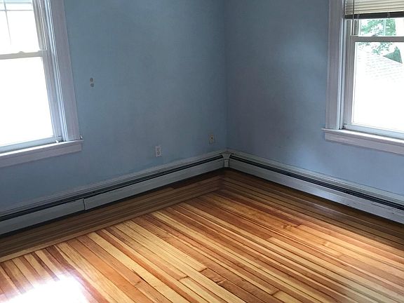 Bedroom 2nd floor - all 4 are the same size