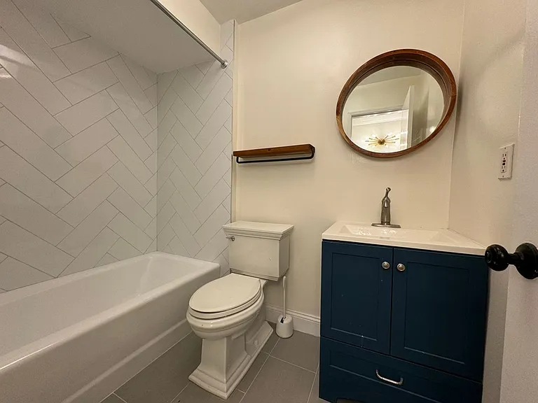 850 N Kings Rd #103 — Photo 8