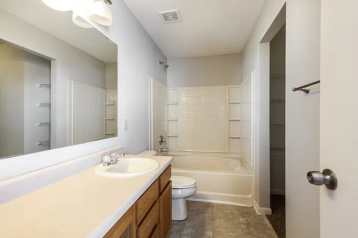 864 Olmsted Dr — Photo 7