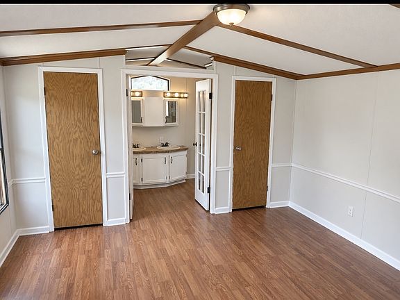 3rd image of 8 Young Bottom Ln