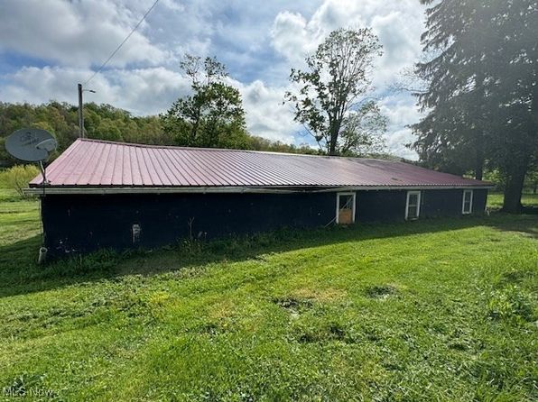 4308 Flat Rd SE, Uhrichsville, OH 44683