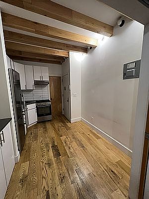 3rd image of 40 Horatio St #4