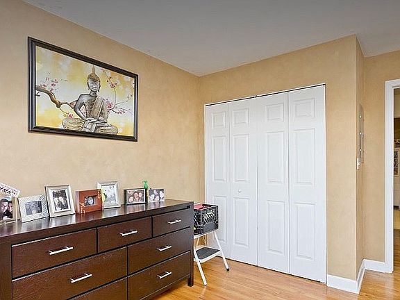 5th image of 6415 N Damen Ave APT 3E