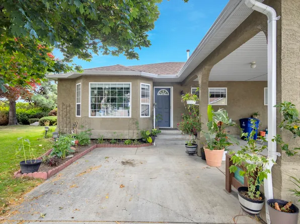 2210 Louie Dr Unit 6, Tsinstikeptum 9, BC V4T 2L7