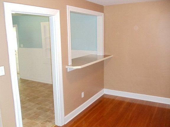 4th image of 2226 Saint James Ct
