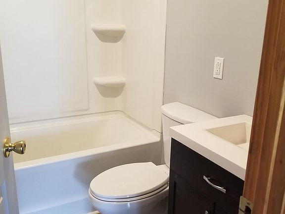 3rd image of 601 W Charlotte Ave