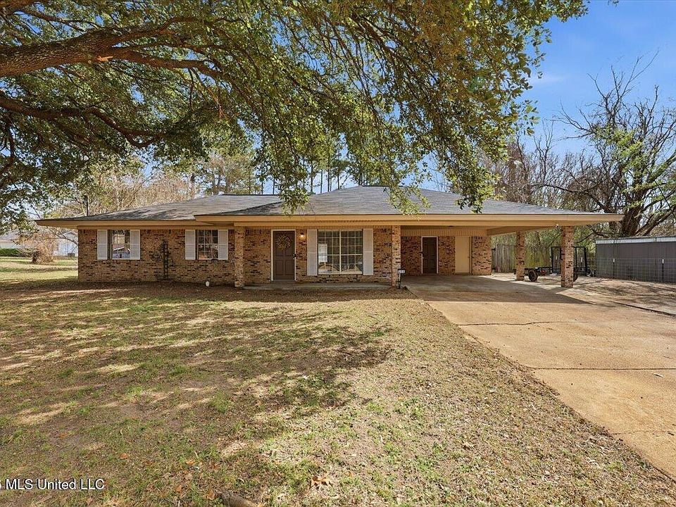 1st image of 258 Twin Lakes Dr