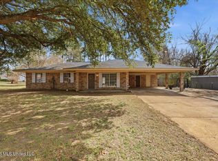 258 Twin Lakes Dr, Canton, MS 39046