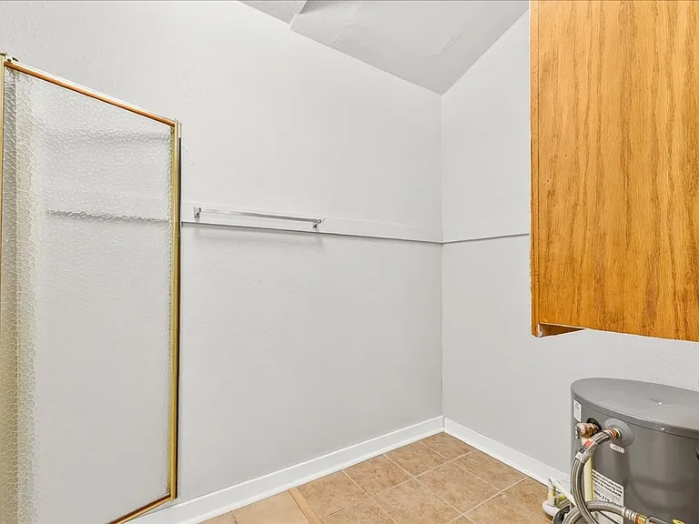 5025 Romford Dr — Photo 46