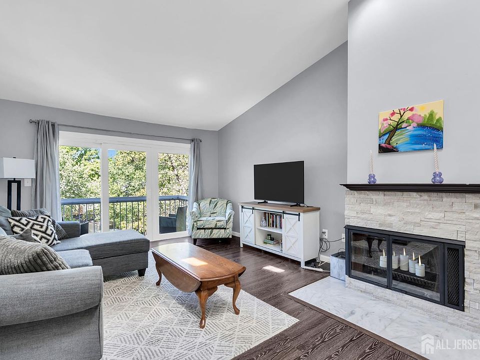 1st image of 384 McDowell Dr