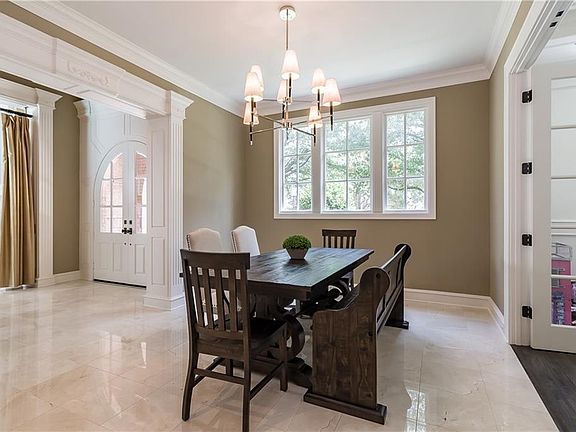 4th image of 5965 Kensington Dr