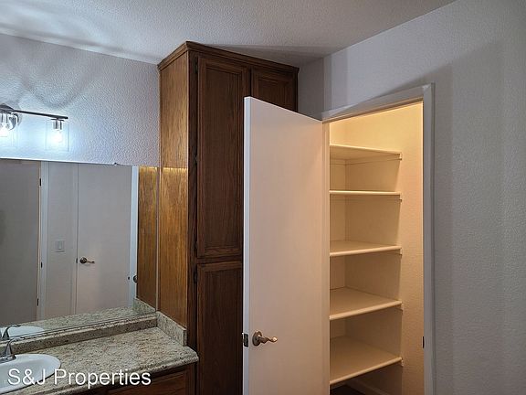 4th image of 161 Brewery Ln APT 2