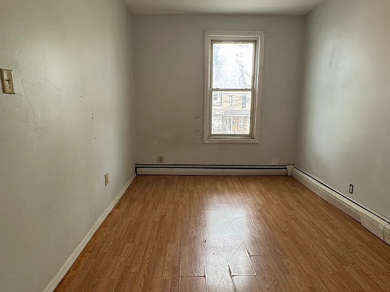 Mallory Ave — Photo 13