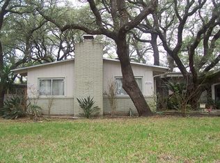 2004 Glass Ave, Rockport, TX 78382