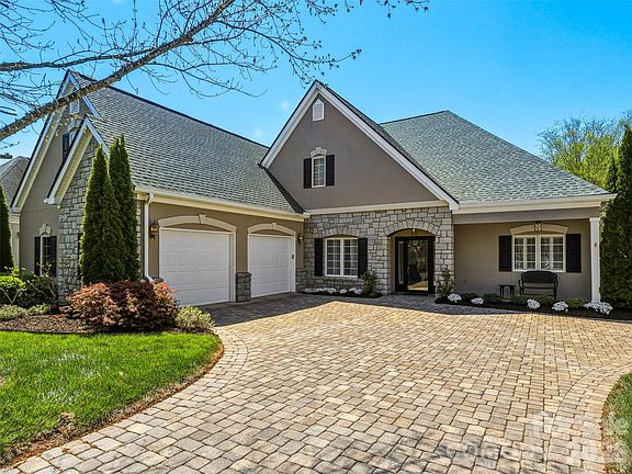 4th image of 33 Tiverton Ln