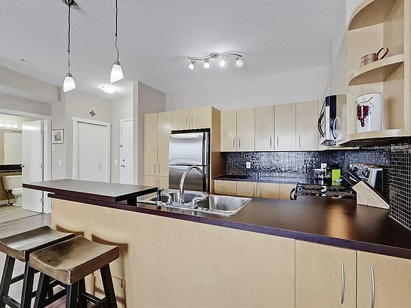 4th image of 69 Springborough Ct SW #226