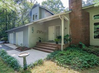 364 Lakeview Dr, Hartfield, VA 23071