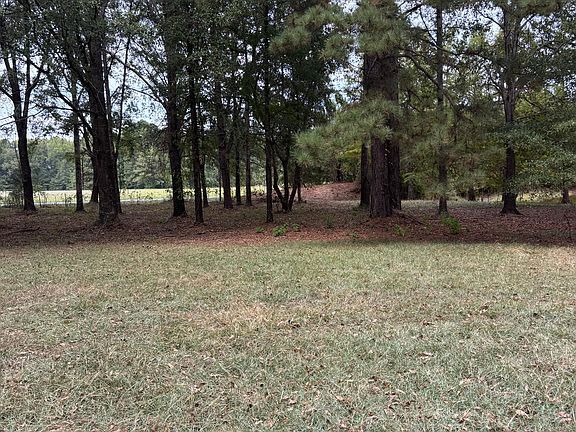 4th image of 210 Sanders Rd