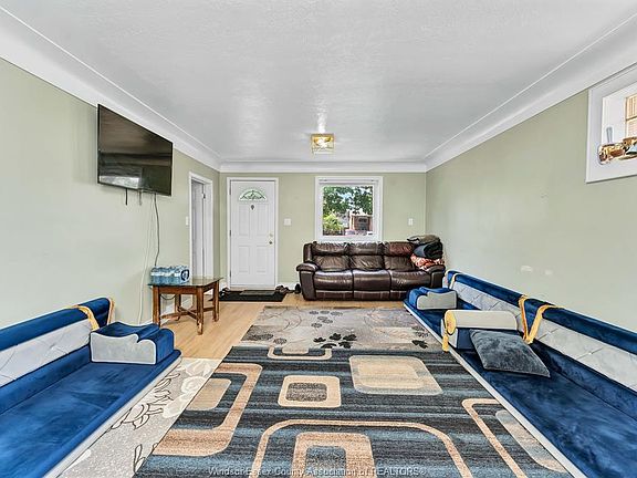 5th image of 986 Eastlawn Ave