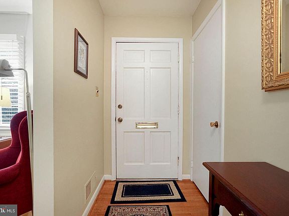 4th image of 821 N Latham St