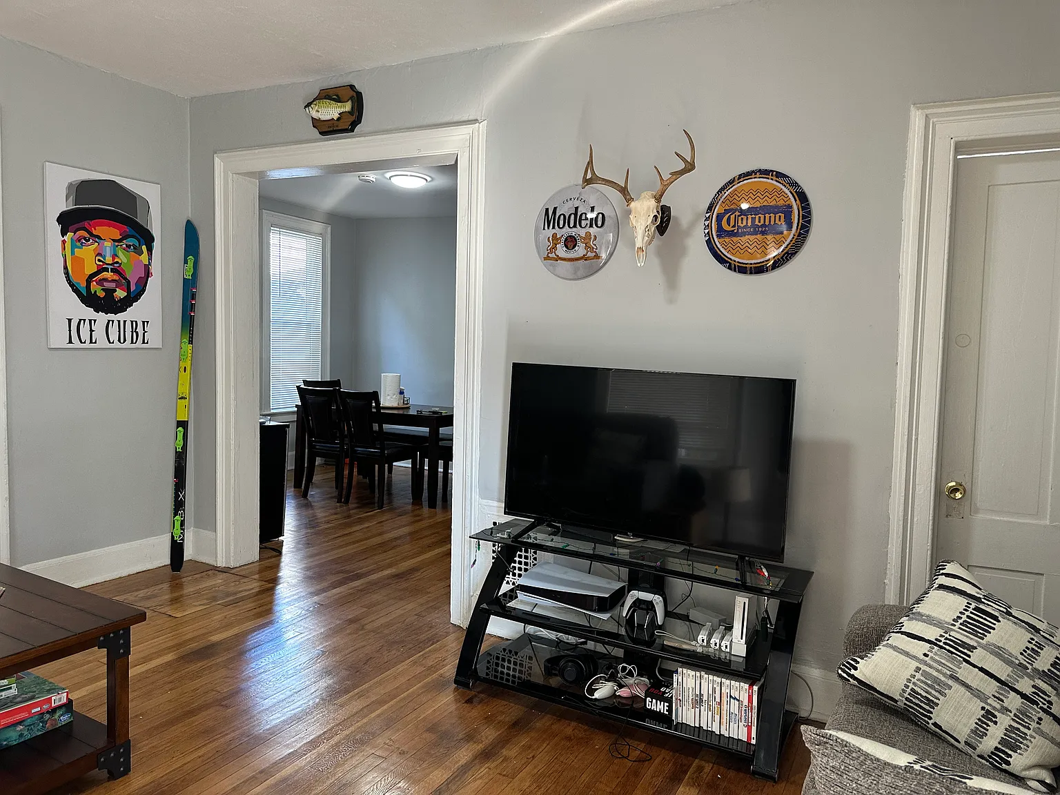 6 bed, 2580 sqft, $4,800 — Photo 3