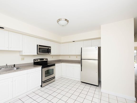 3rd image of 1298 Hartford Tpke APT 11B