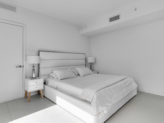 5th image of 530 NE 31st St #2509