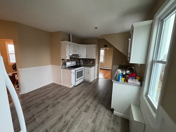 172 Sycamore St #3, New Bedford, MA 02740