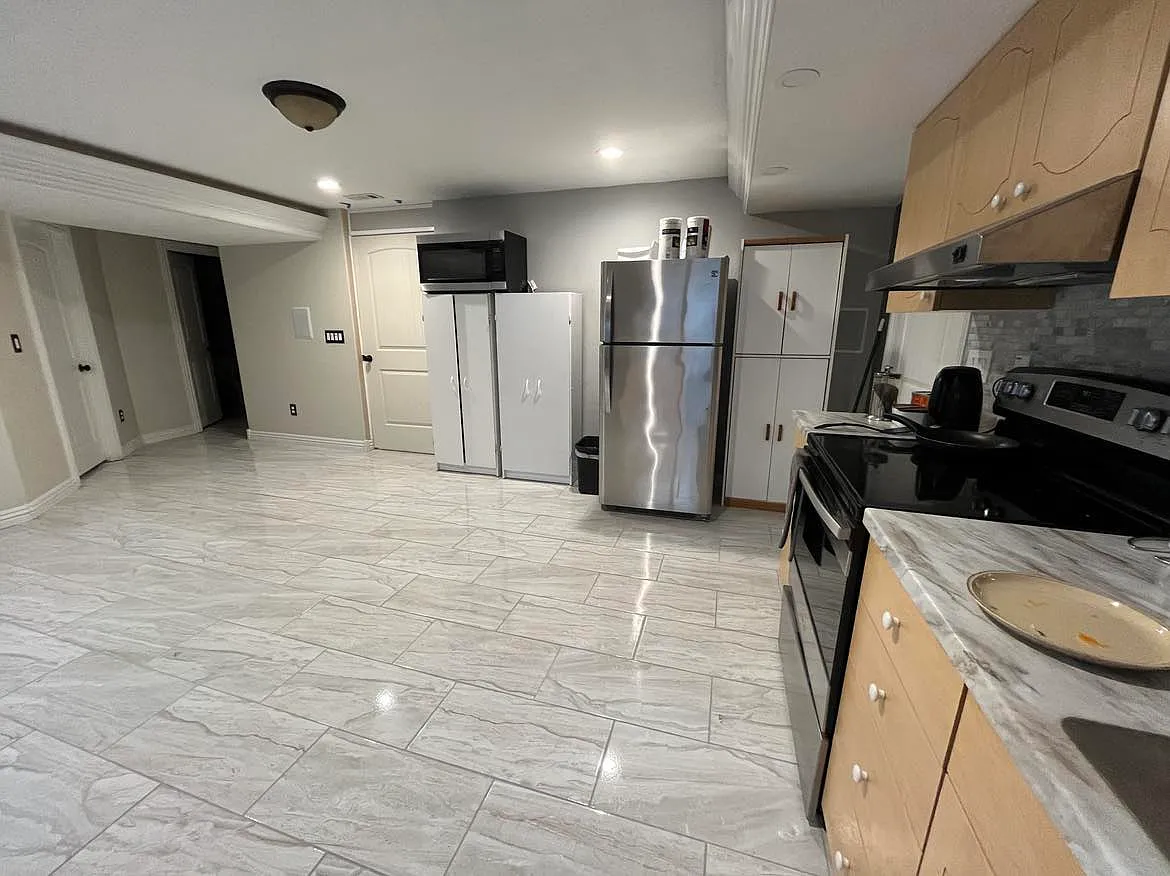6 bed, 3248 sqft, $650 — Photo 4