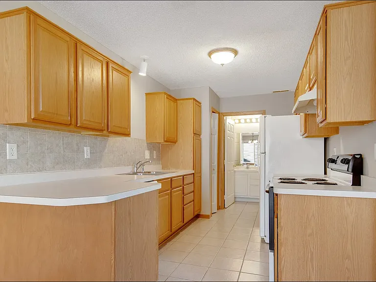 601 Meadow Ln — Photo 9