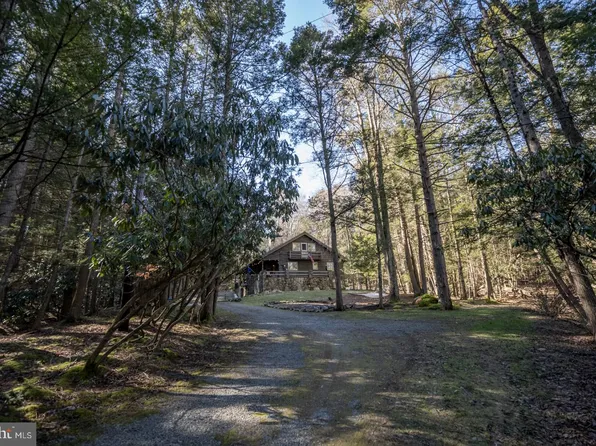 1129 Ledgedale Rd, Lake Ariel, PA 18436