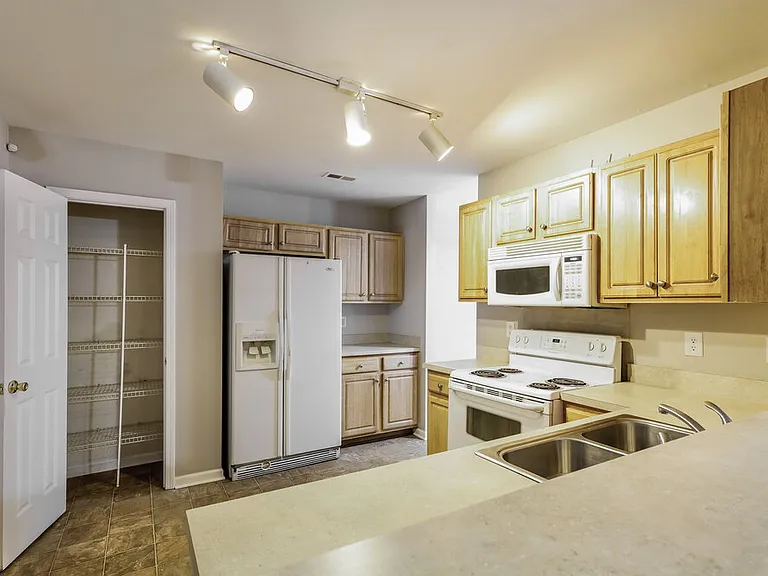 9446 Dewey Dr — Photo 8