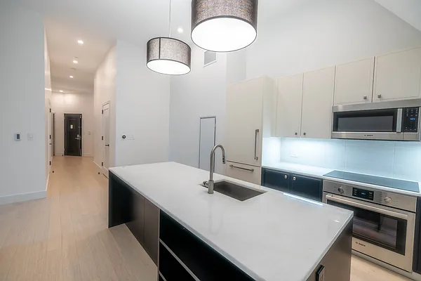 Rented by DelShah Capital LLC | media 25