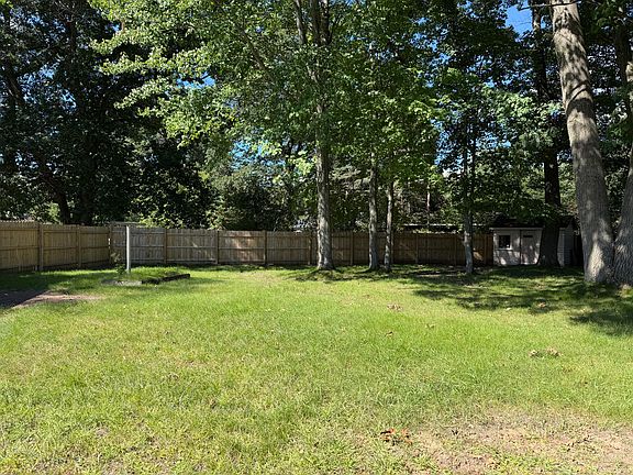 3rd image of 113 Kelly Dr