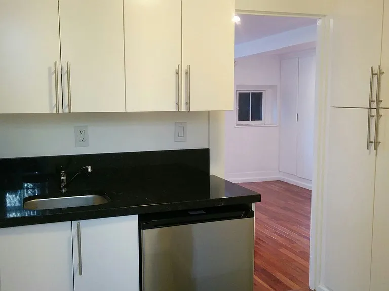 1057 Valencia St — Photo 4