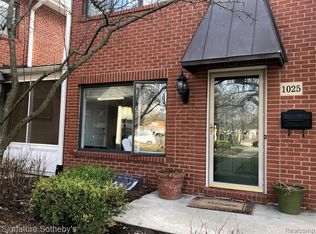 1025 N Old Woodward Ave, Birmingham, MI 48009