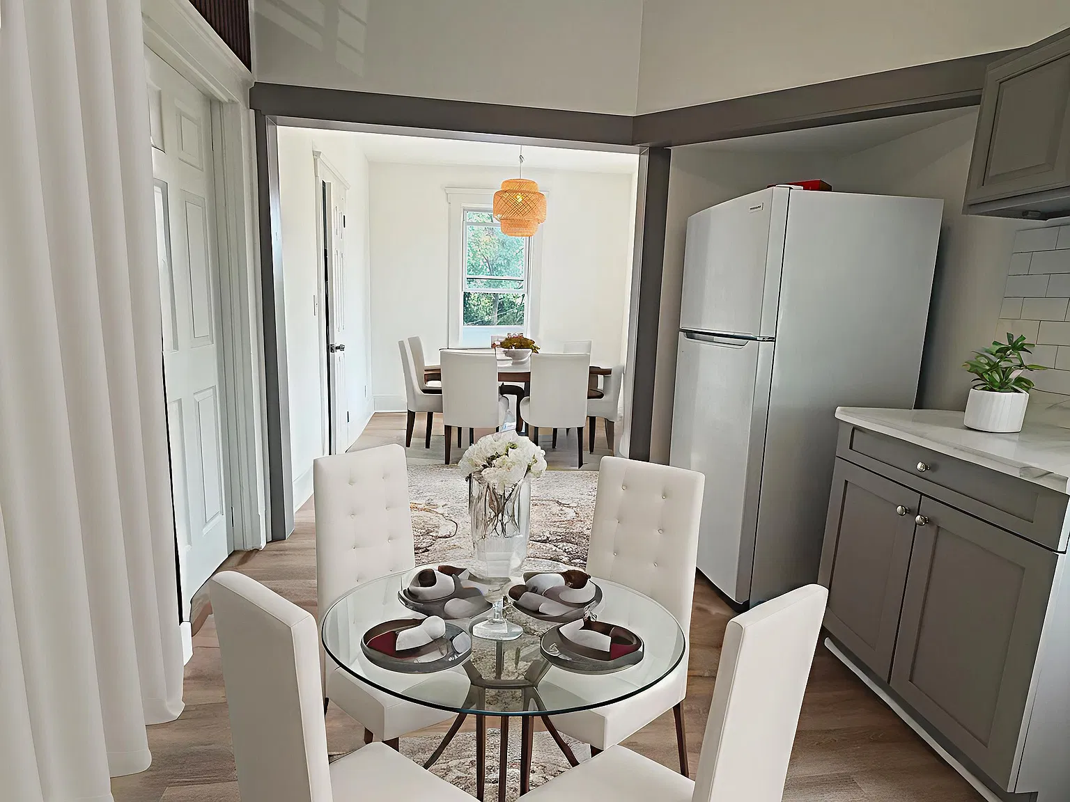 2 bed, 700 sqft, $2,200 — Photo 2