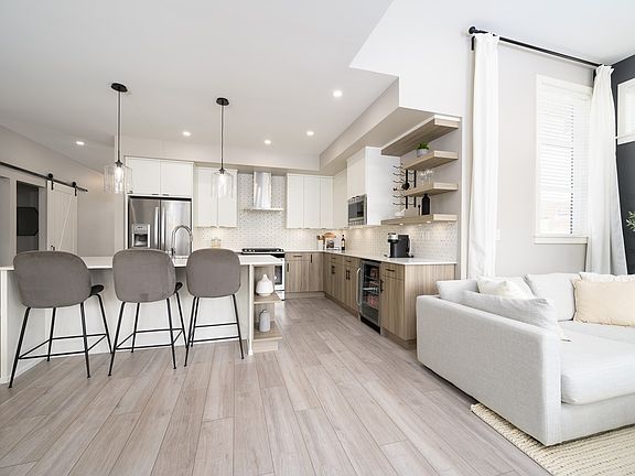 5th image of 260 Rue Cheval Cir #1