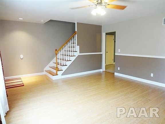 5th image of 403 W Richwoods Blvd