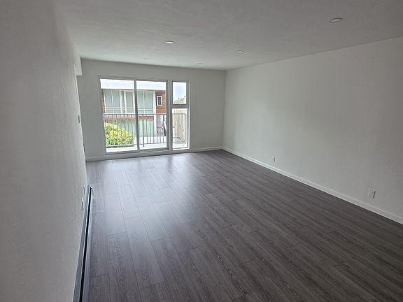 4th image of 830 Corbett Ave #201