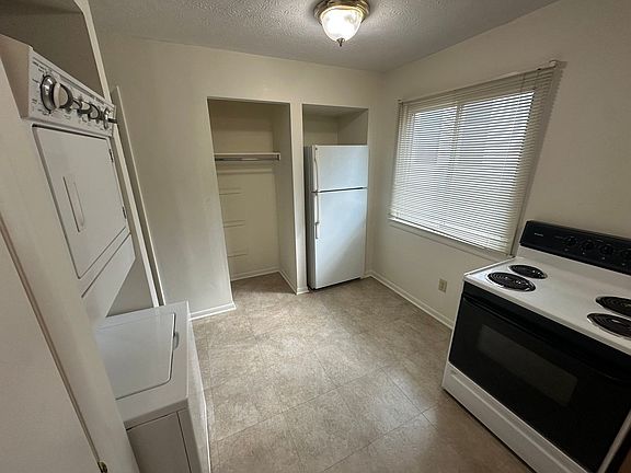 4th image of 416 Wyandotte Ave APT B