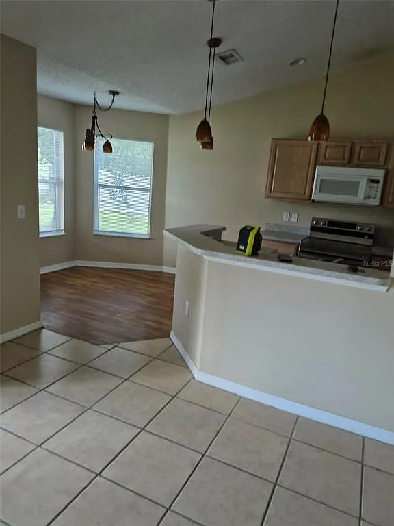 4 bed, 2.0 bath, 1537 sqft, $1,850 — Photo 4