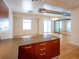 645 W 9th St