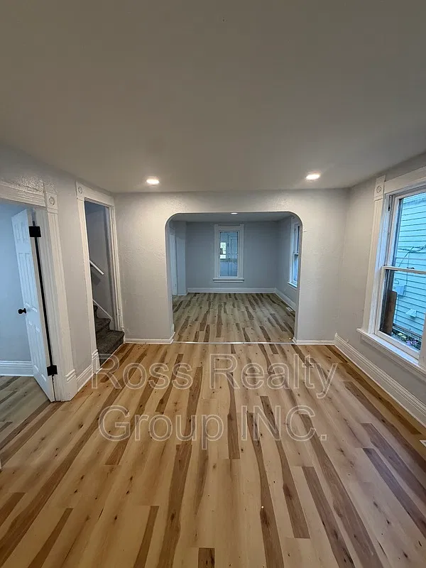 4 bed, 2.0 bath, 1301 sqft, $1,300 — Photo 4