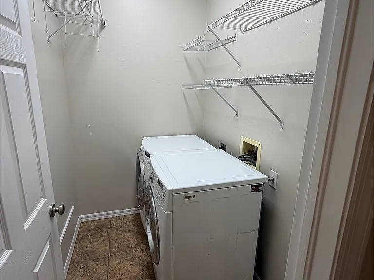 1466 Argyle Dr — Photo 12