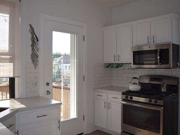 3rd image of 1420 W Rosemont Ave #2N