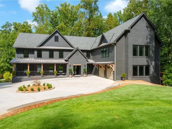 5666 Long Island Dr NW, Sandy Springs, GA 30327