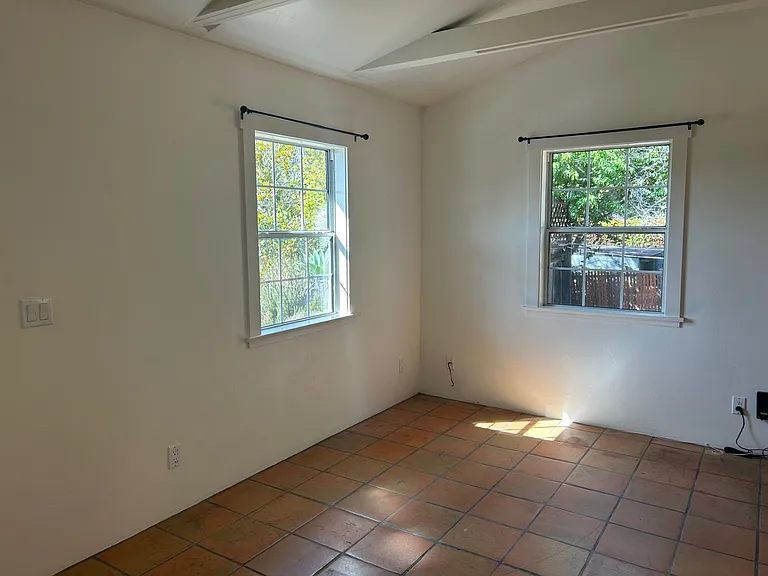 1218 Blanchard St — Photo 10